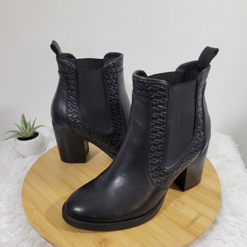 LIEBESKIND Vitello black leather pull on chunky block heel Chelsea ankle boots